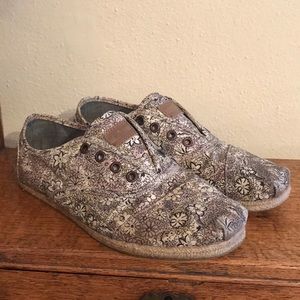 Toms floral shoes